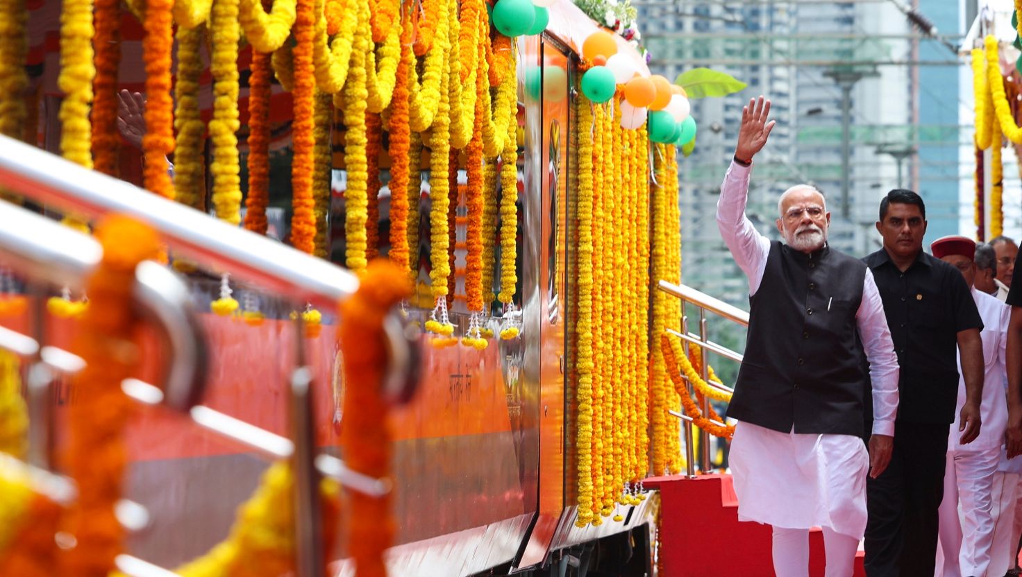 https://salarnews.in/public/uploads/images/newsimages/maannewsimage10082025_193125_Vande Bharat Belagavi.jpg